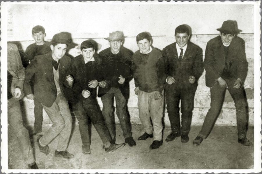 1964 - En el salón de baile de Macías